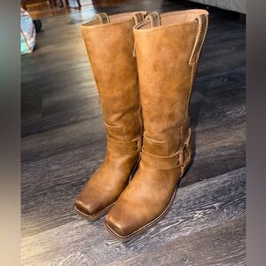 Frye Classic Tan Heeled Boots